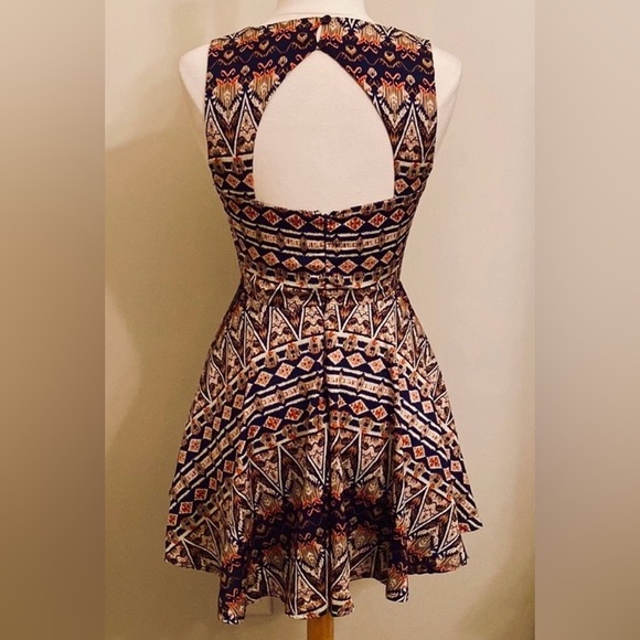 Sans Souci Tribal Aztec Print Fit & Flare Flounce Sleeveless Mini Dress Size M - Picture 7 of 11